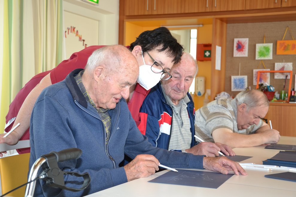 Bewohner und Betreuerin