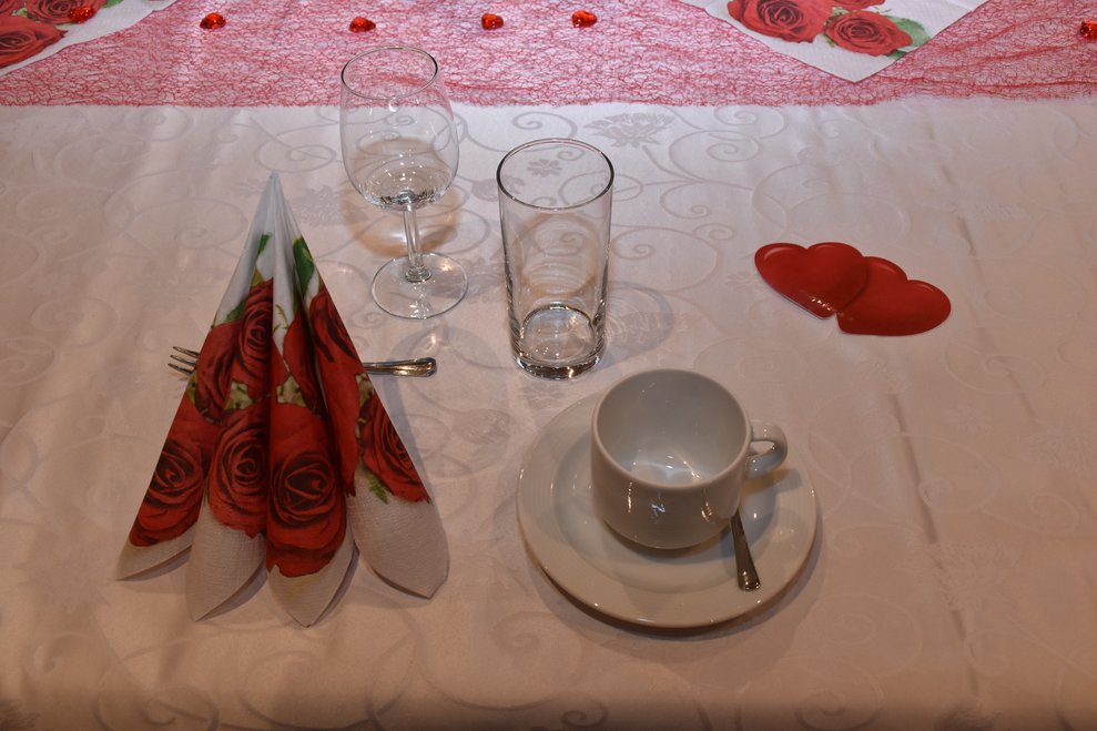 Feierlich gedeckter Tisch.