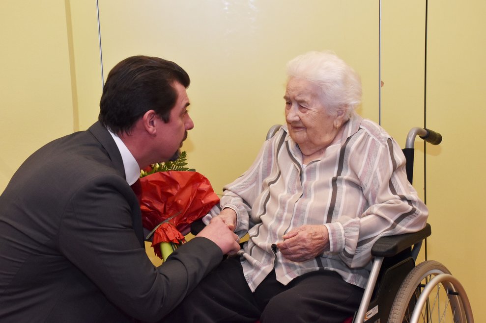 Rainer Hirschmann gratuliert.