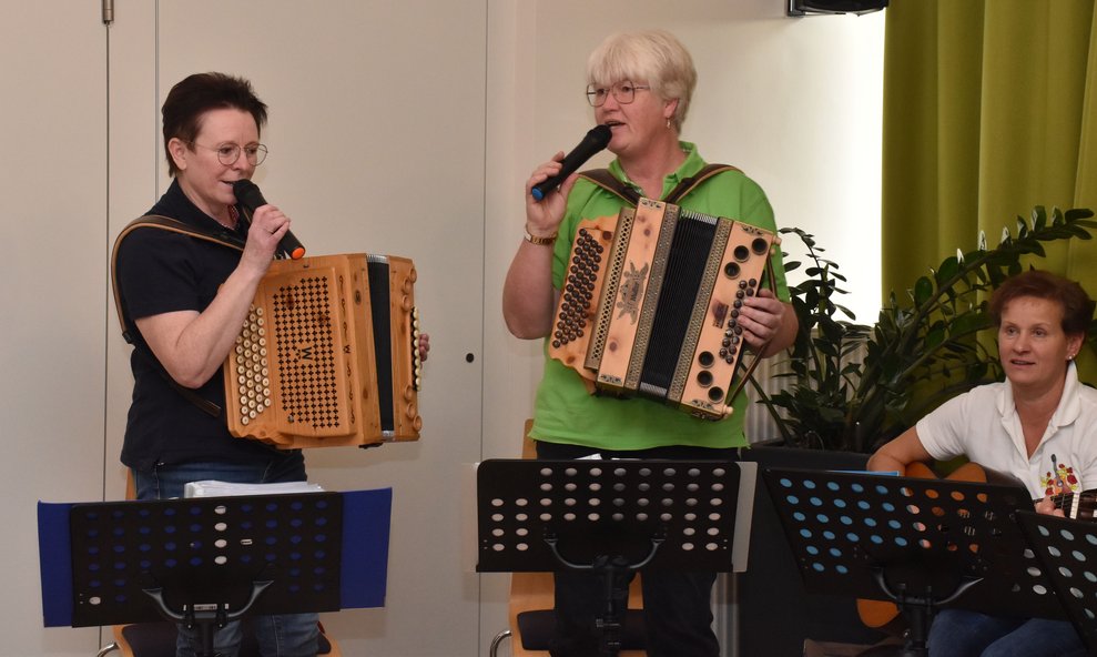 Die Musikantinnen Karin Hölzl, Christa Wanko, Gertrude Dangl