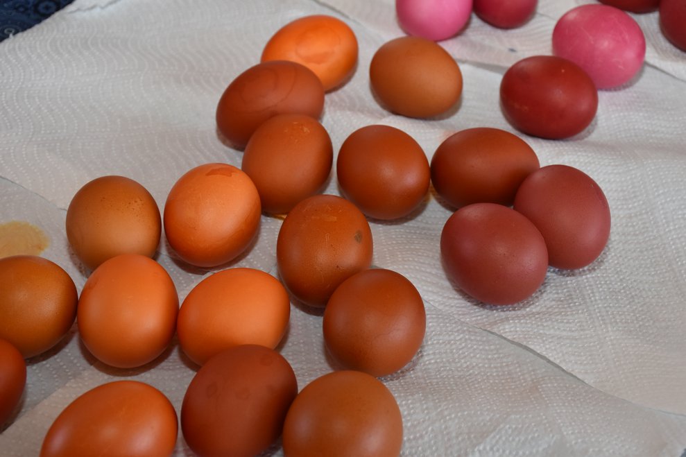 Orange, Bronze und rote Eier.