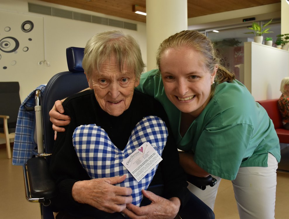 Fr. Polly mit Kollegin Sabine Fraisl.