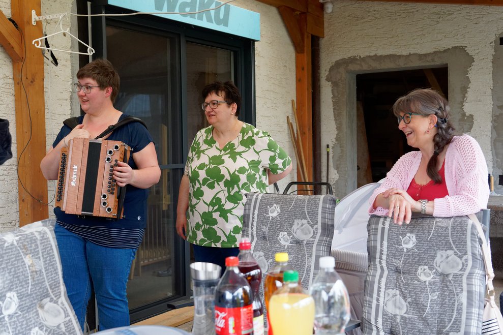 Die Gruppe wartet auf die Babys.