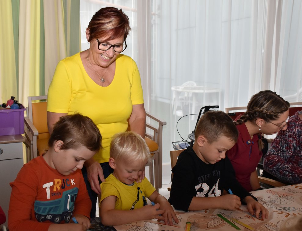 Gruppenfoto mit Kinder.