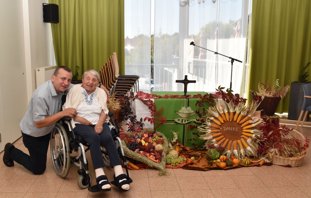 Eine Frau und ein Mann.