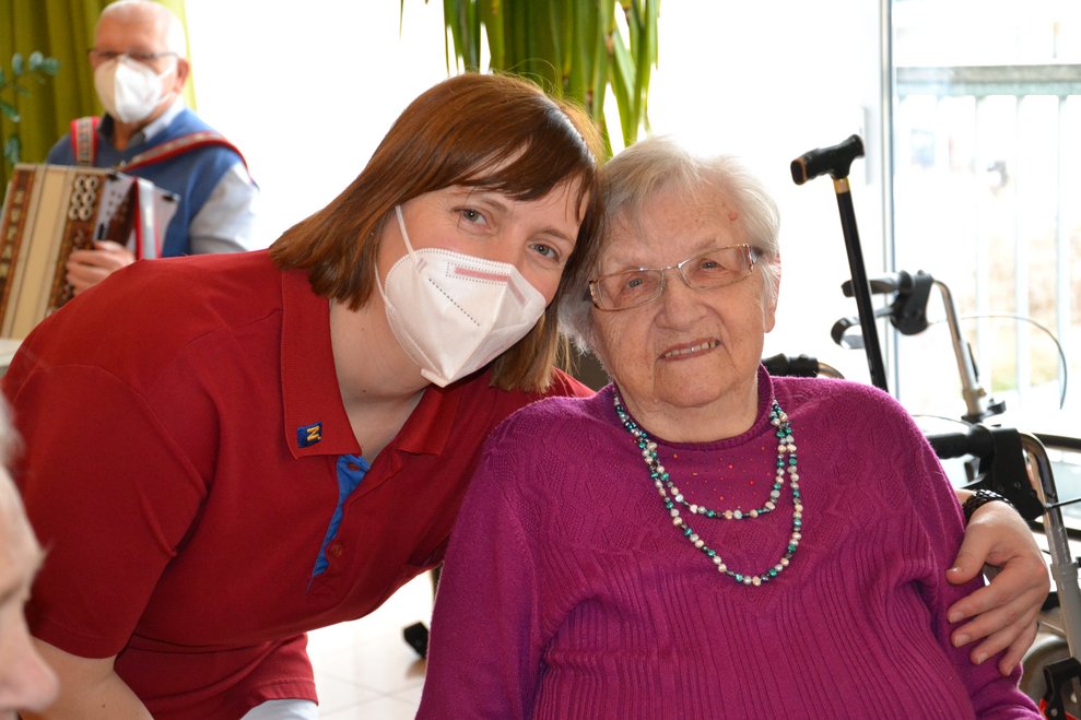 Betreuerin und Bewohnerin