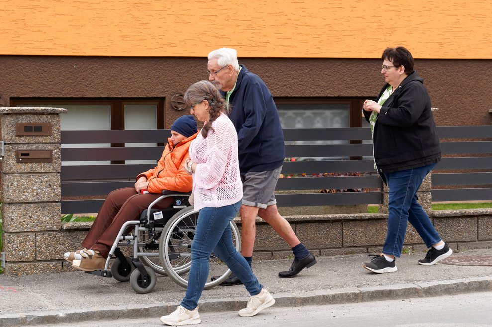 Die Gruppe geht heim.