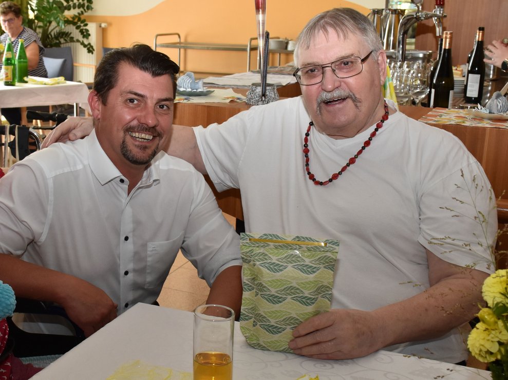 Direktor Rainer Hirschmann mit Herrn Gerhard Schreier.