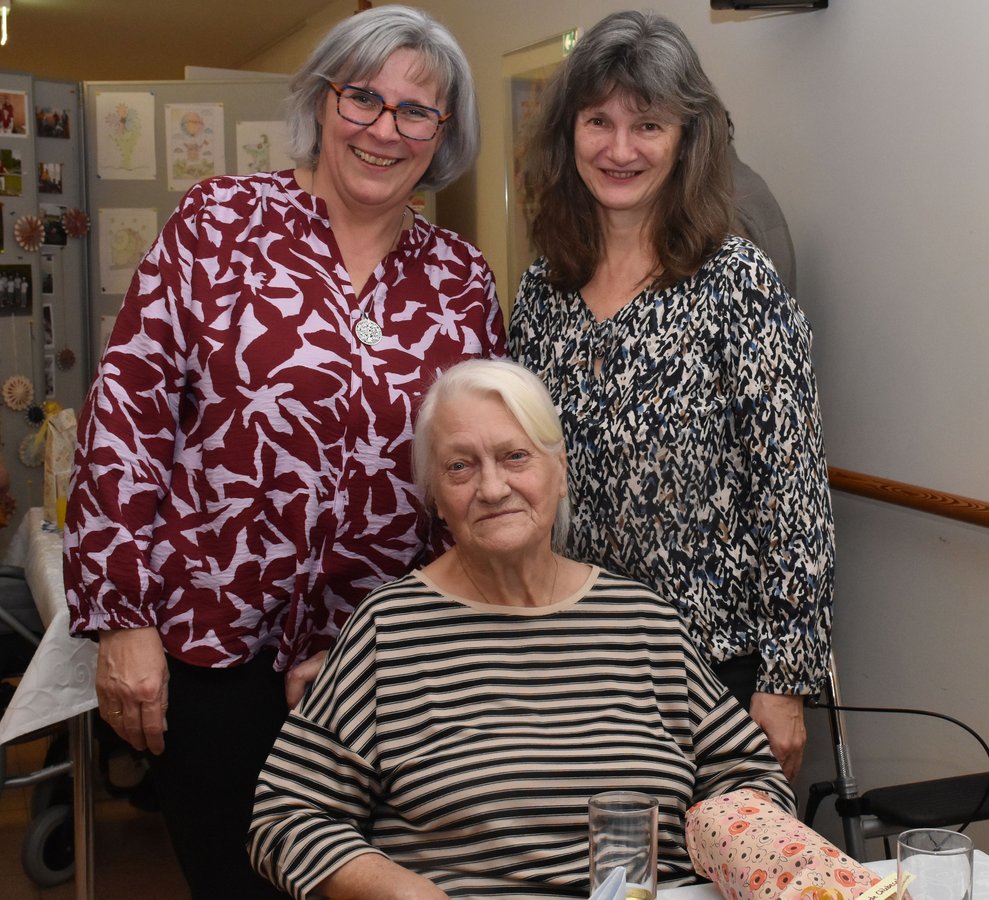 Fr. Chlebecek mit Tochter und Heidemarie Hrauda