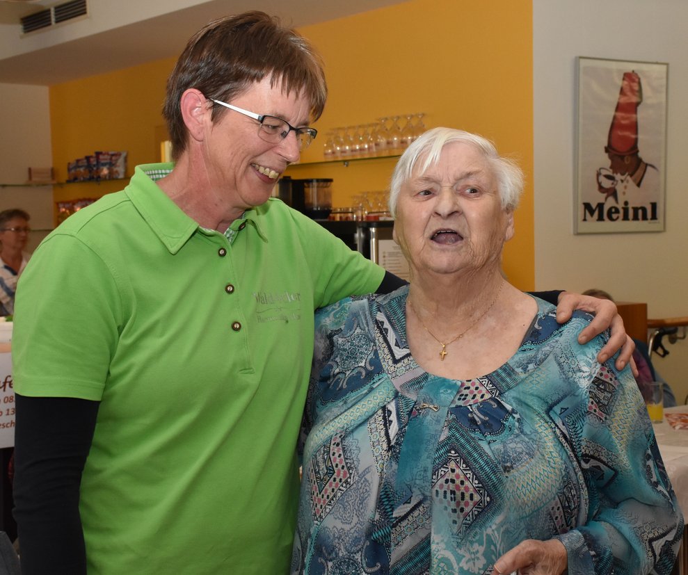 Marchsteiner Margit singt mit Fr. Widhalm