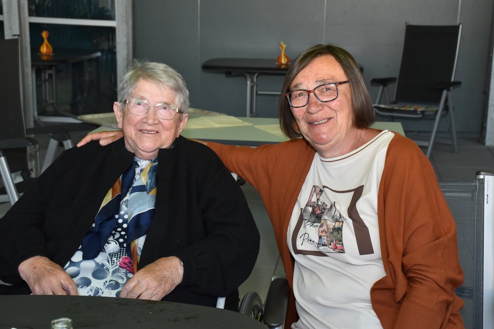 Frau Gottfrieda Rohrbeck mit Tochter.