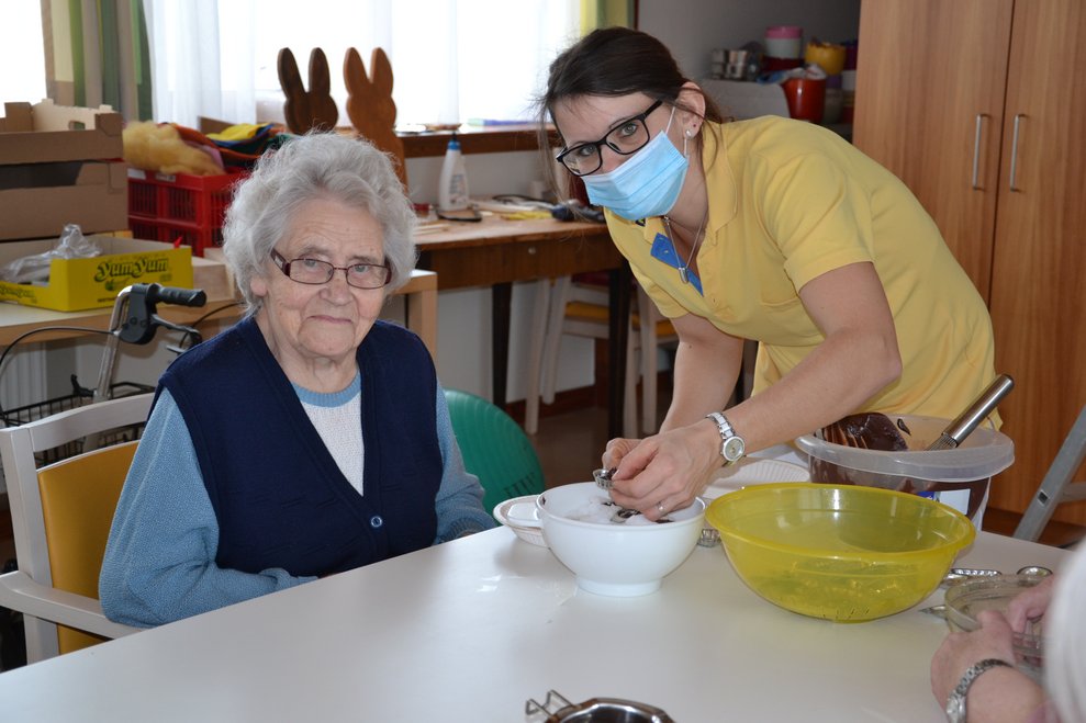 Bewohnerin und Betreuerin