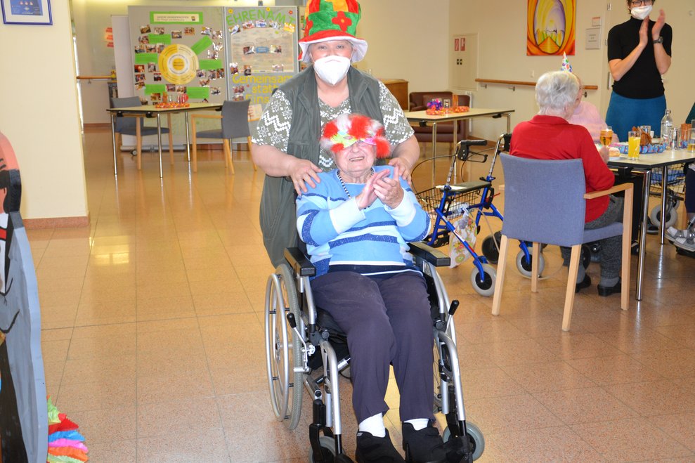 Verkleidete Bewohnerinnen