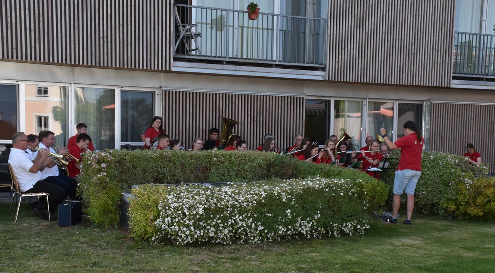 Gruppenfoto von der Blasmusik.