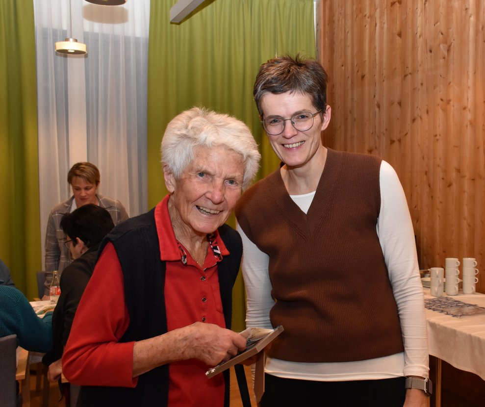 Helga Schäfer mit Roswitha Astner.