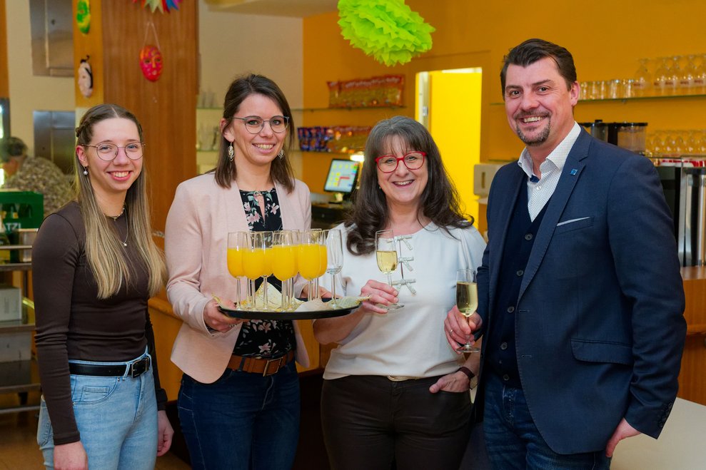 Drei Frauen und ein Mann.