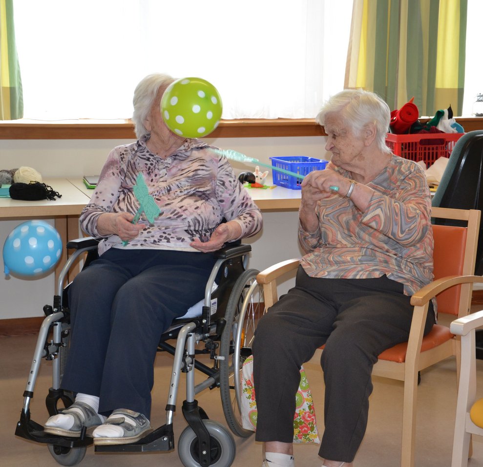 BewohnerInnen und Betreuerin