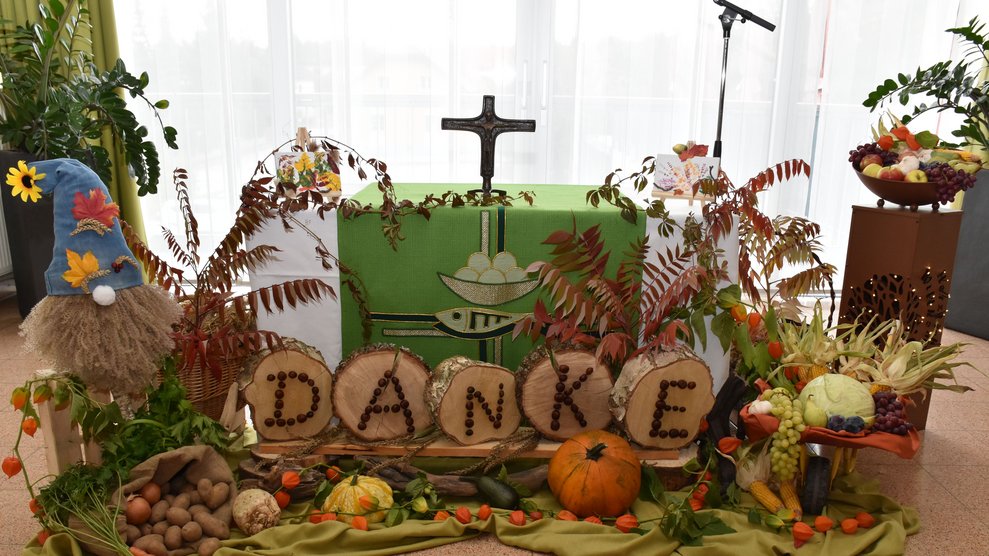 Der reich geschmückte Altar.