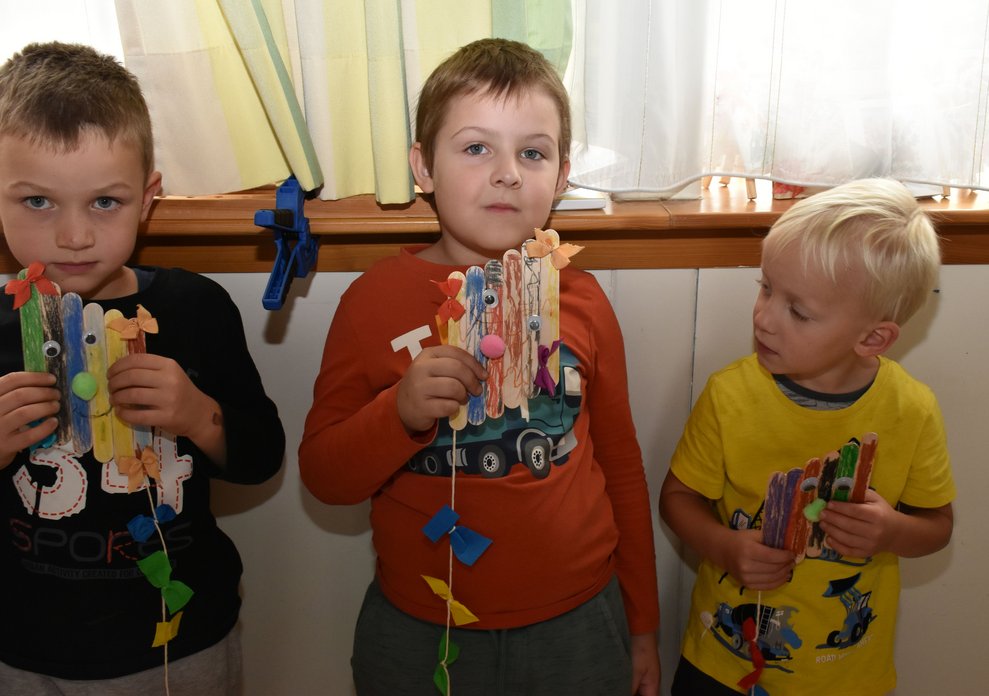 Gruppenfoto mit Kindern.