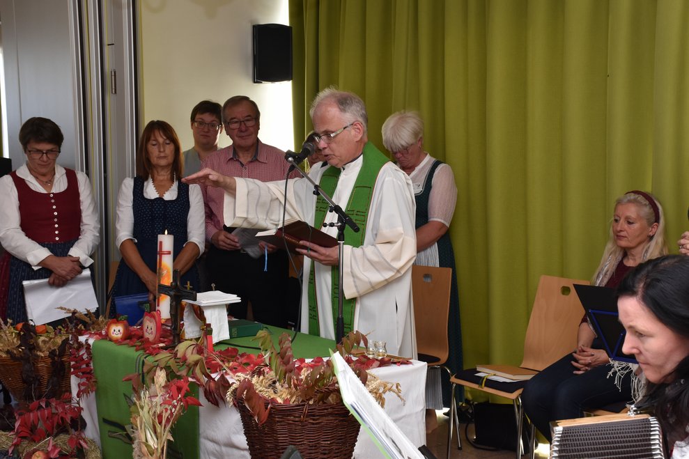 Gruppenfoto beim Altar.