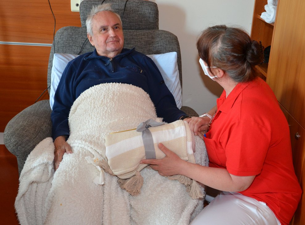 Bewohner und Betreuerin