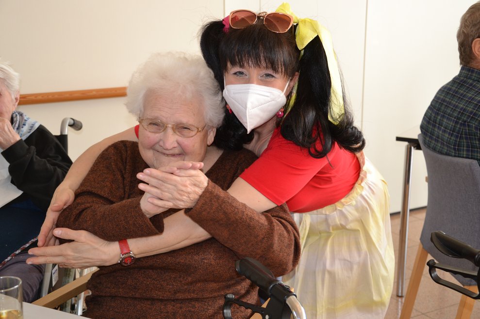 Bewohnerin und Betreuerin