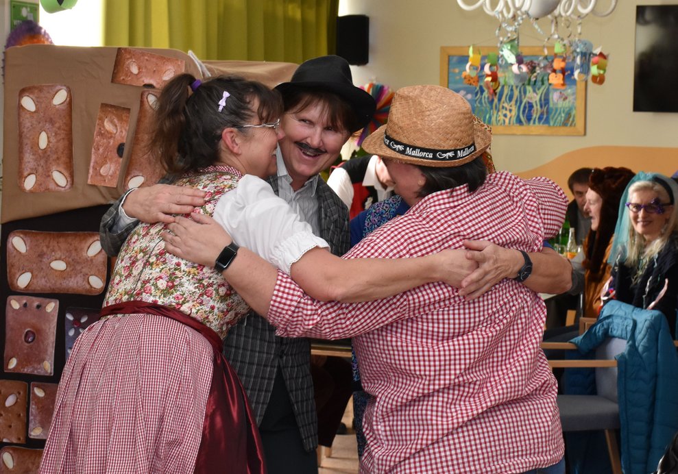 Hänsel und Gretel verabschieden sich.