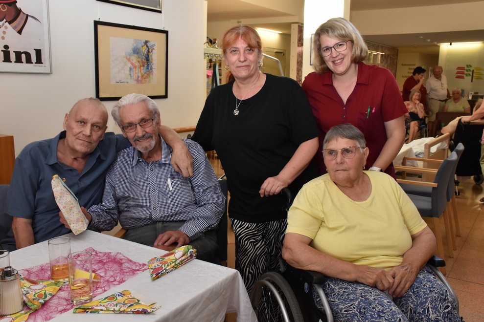 Familienfoto mit Herrn Stark.