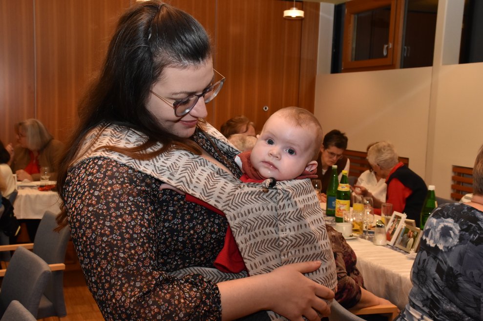 Seada Mathes und das kleine Ehrenamtsbaby.