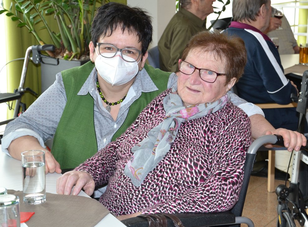 Bewohnerin und Betreuerin