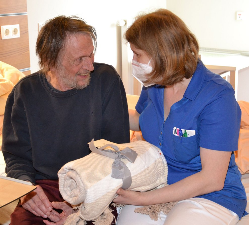 Bewohner und Betreuerin