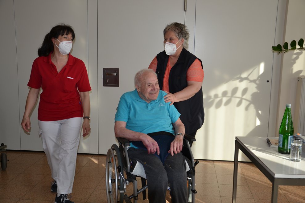 Betreuerinnen und Bewohner