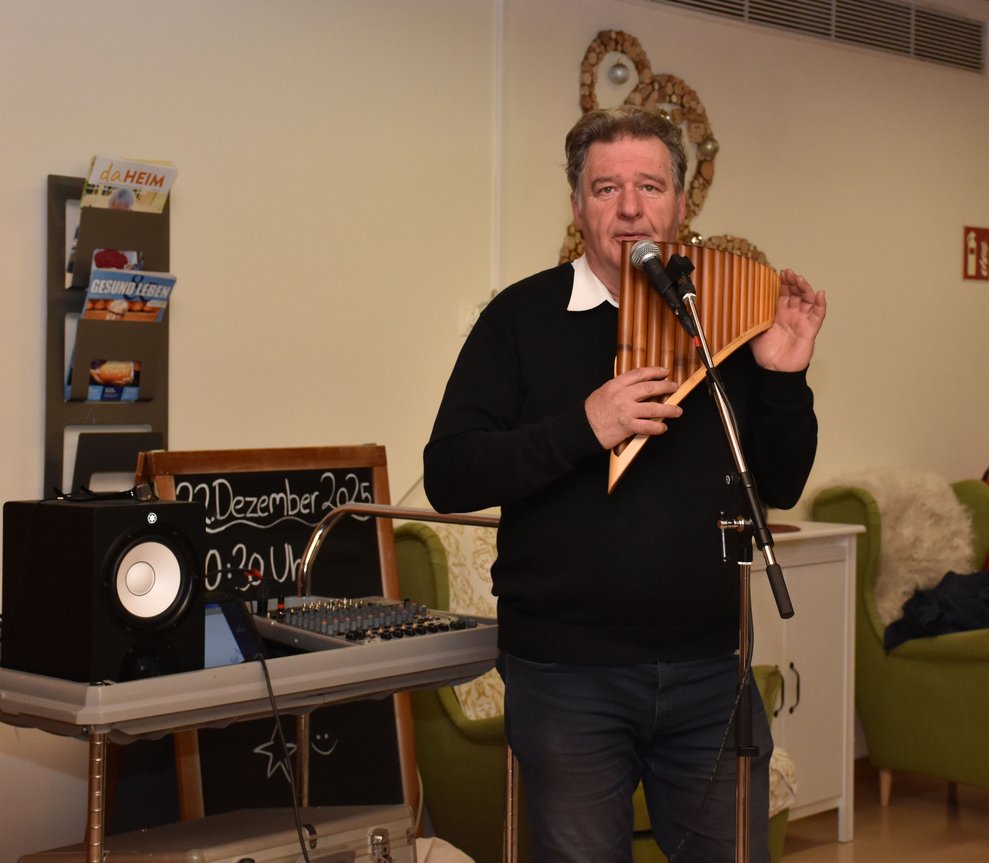 Rudolf Winklhofer mit der Panflöte.