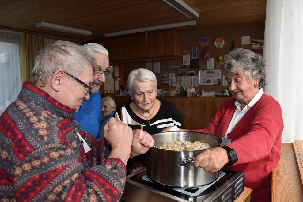 Der Speck wird umgerührt.