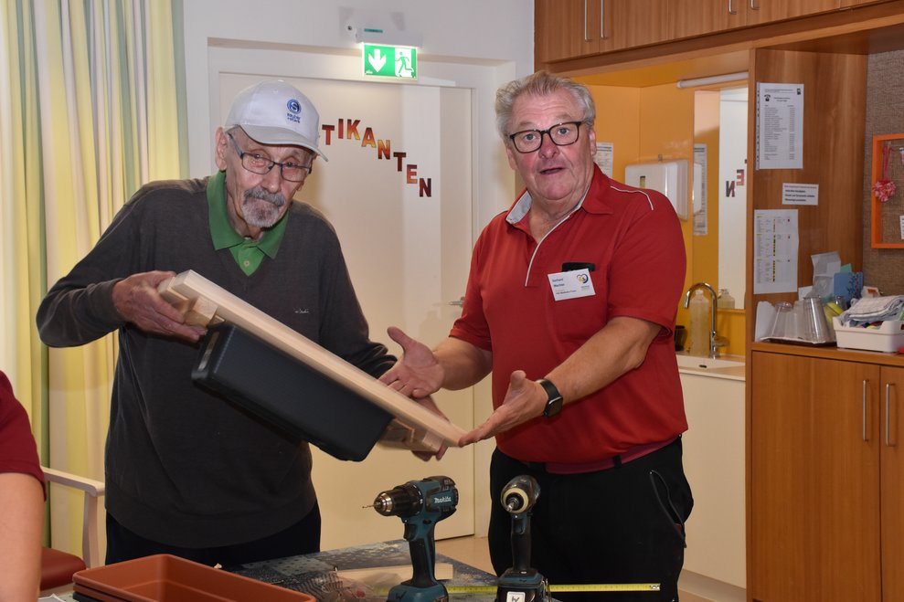 Hr. Stark und EA Gerhard Wachter präsentieren das Werk