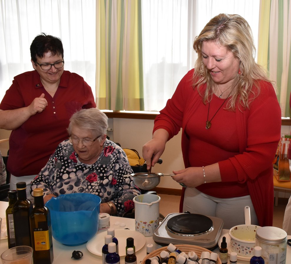 Carola Wögerer mit Eunike Grahofer.
