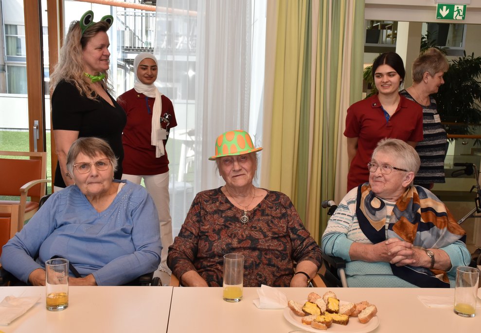 Frau Chlebecek trägt den Hut.