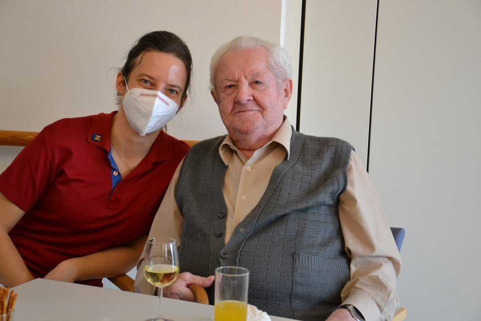 Bewohnerin und Betreuerin