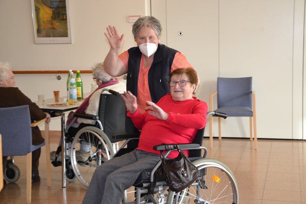 Bewohnerin und Betreuerin