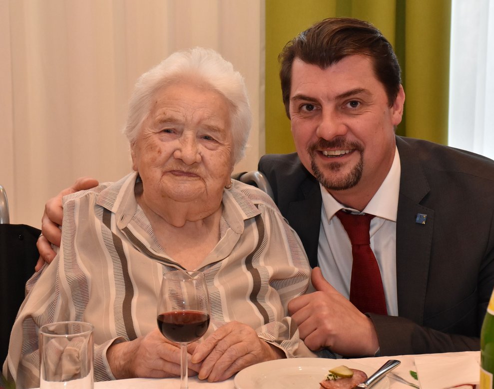 Fr. Fröhlich mit Rainer Hirschmann.