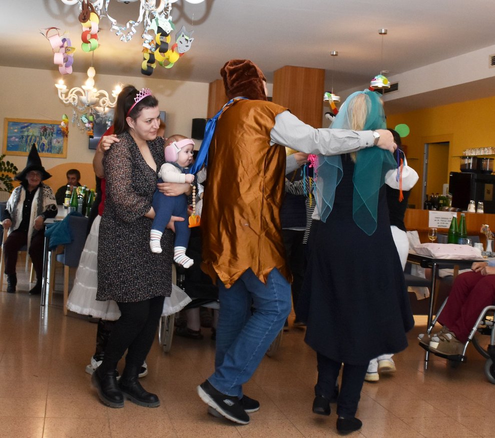 Polonaise durch die Cafeteria.