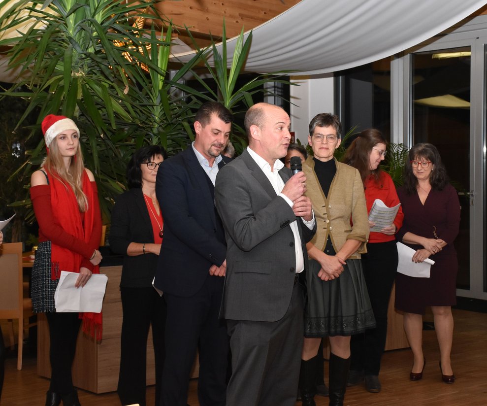 Thomas Schmallegger eröffnet die Feier.