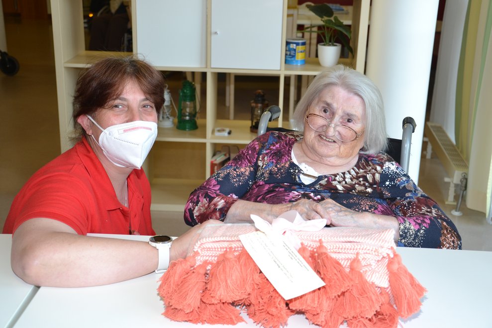 Bewohnerin und Betreuerin